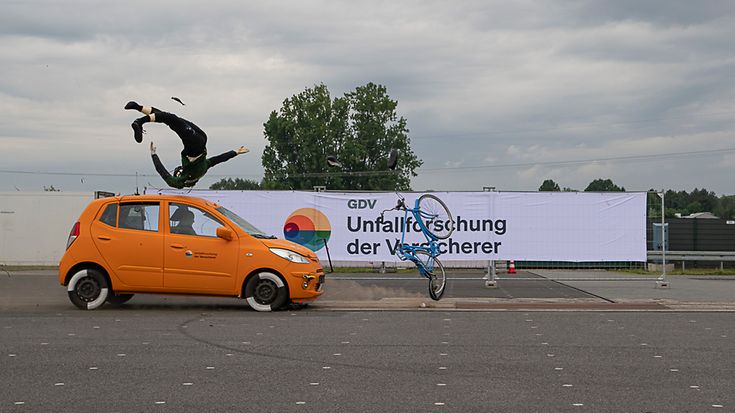 Accident analysis of killed und seriously injured cyclists on rural roads (© Harald Almonat / UDV)