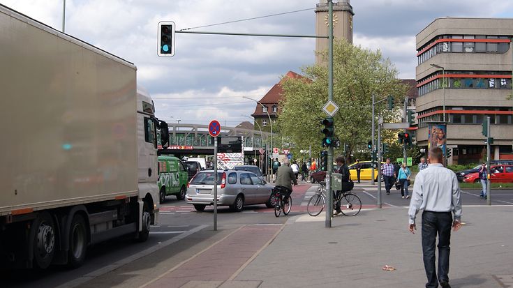Unfälle mit Fußgängern und Radfahrern (© UDV)